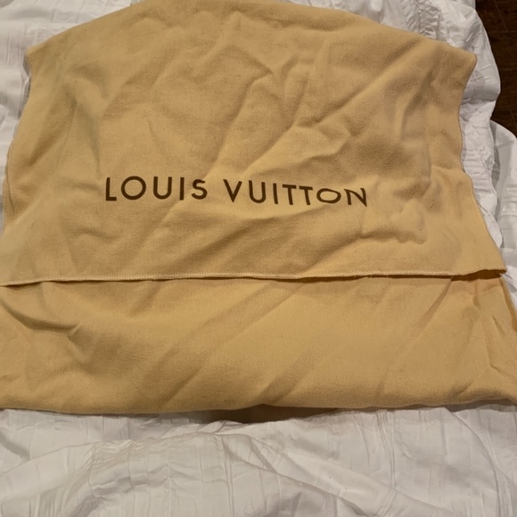 Louis Vuitton Estrela - Picture 10 of 11